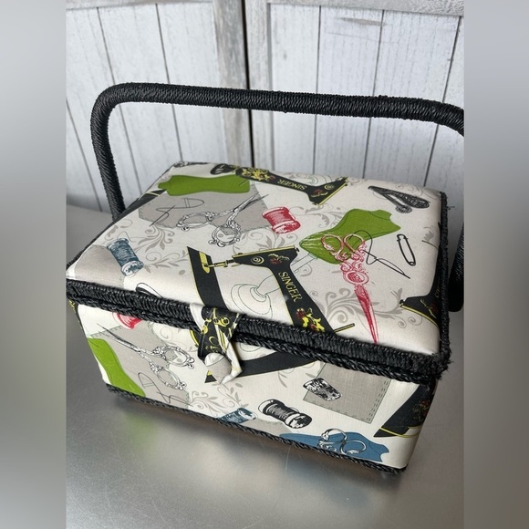 Vintage Style Style Singer Black Sewing Machine Fabric Padded Basket Box - Picture 1 of 10